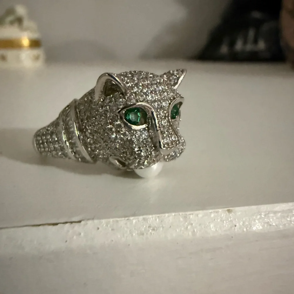 Cat feline CZ diamond and Emerald sterling silver ring