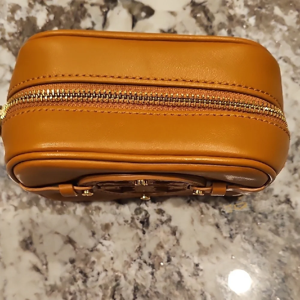 Tory Burch reposhing this