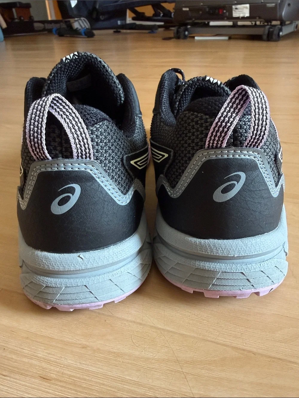 ASICS WOMENS GEL VENTURE 8 TRAIL WALKING RUNNING SHOE SNEAKER WATER RESIST SZ 10