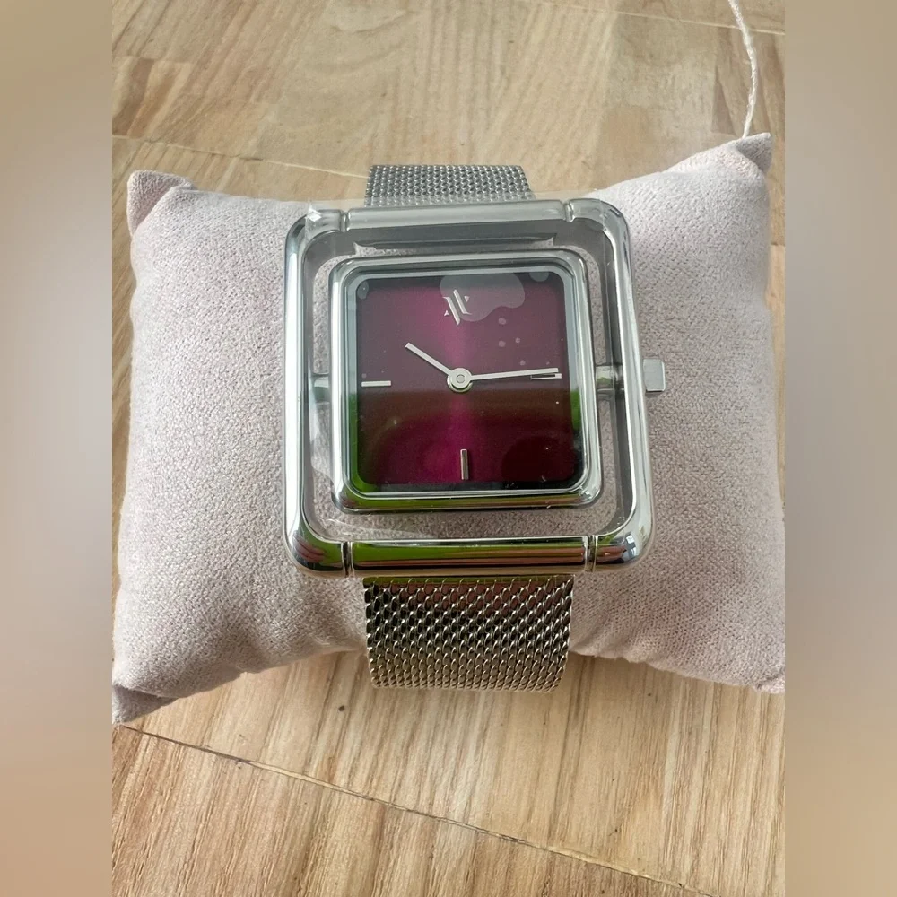 Vanna ladies Umbra ruby red silver tone stainless steel dress watch NEW BATTERY