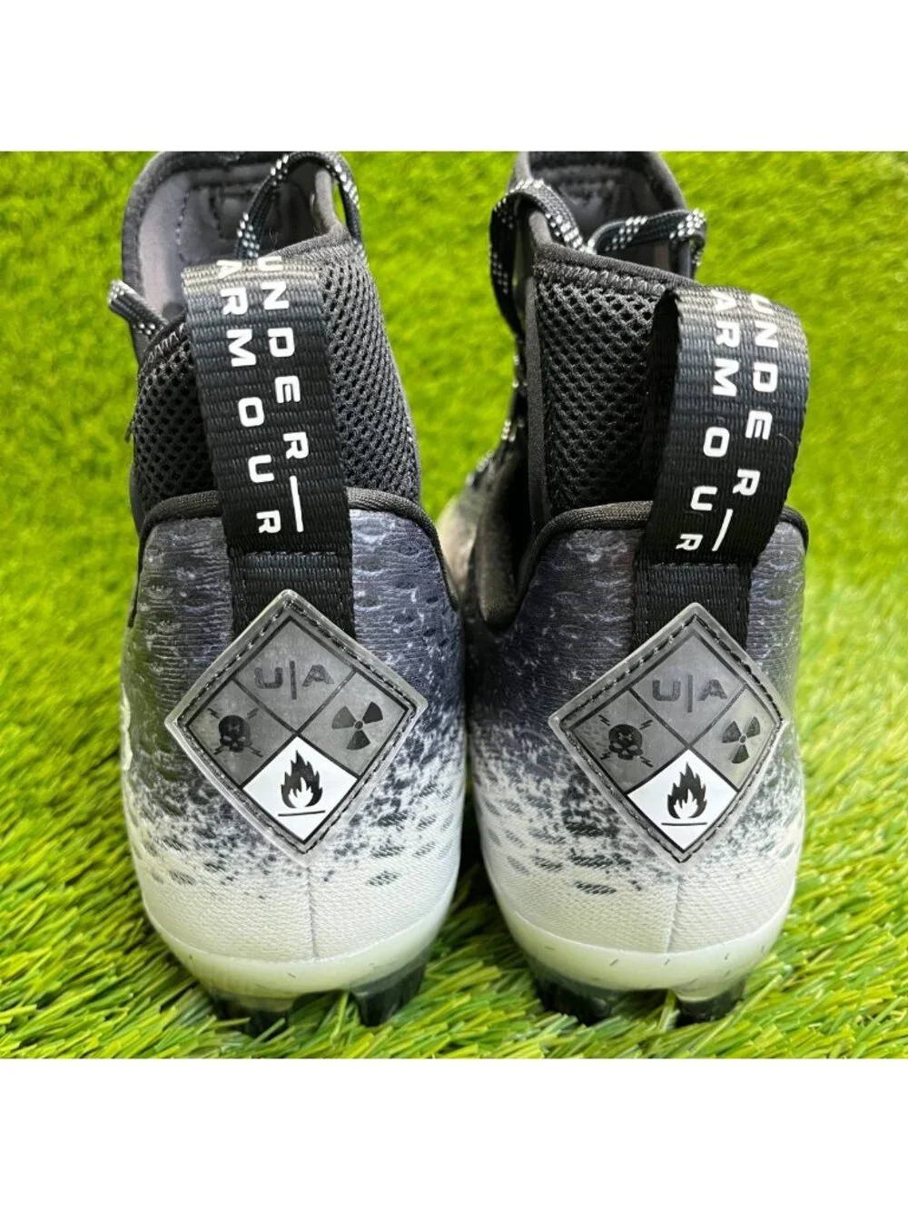 Under Armour Spotlight Lux MC 2.0 Mens Size 10.5 Black White Football Cleats