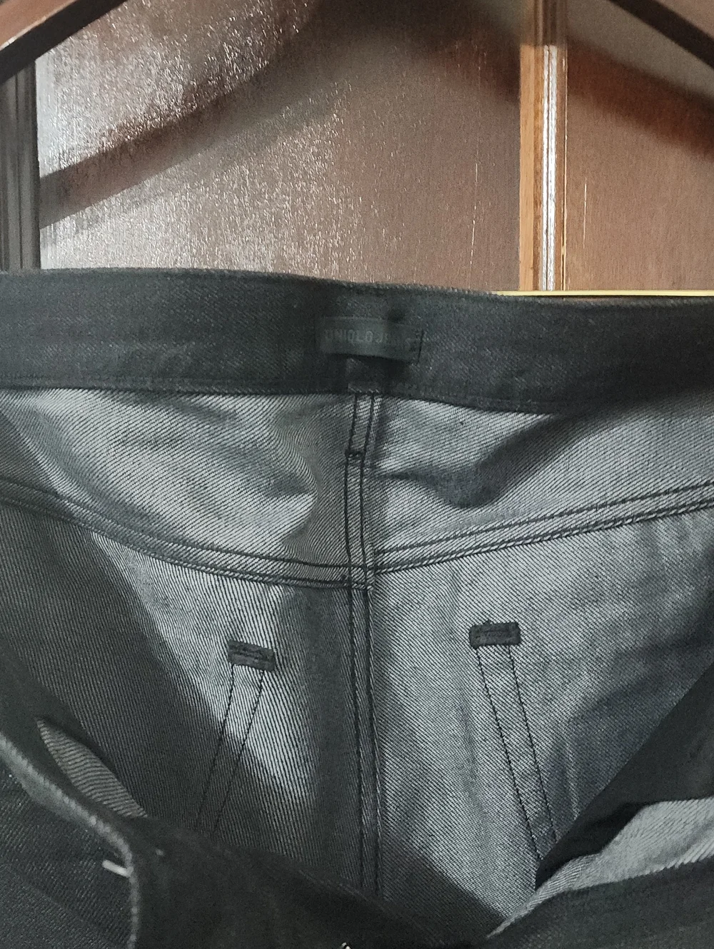 Uniqlo stitching worn cropped