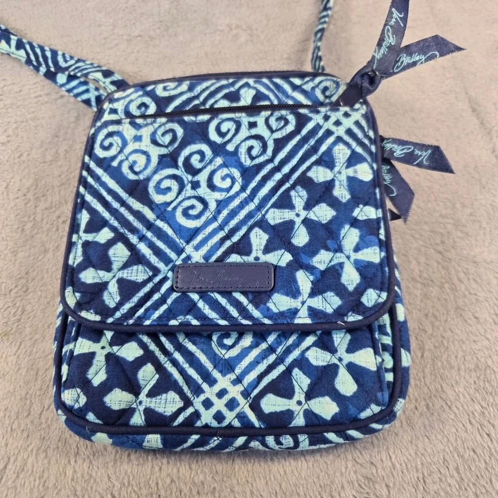 Vera Bradley Blue Quilted Batik Crossbody Bag Small Messenger ID Window