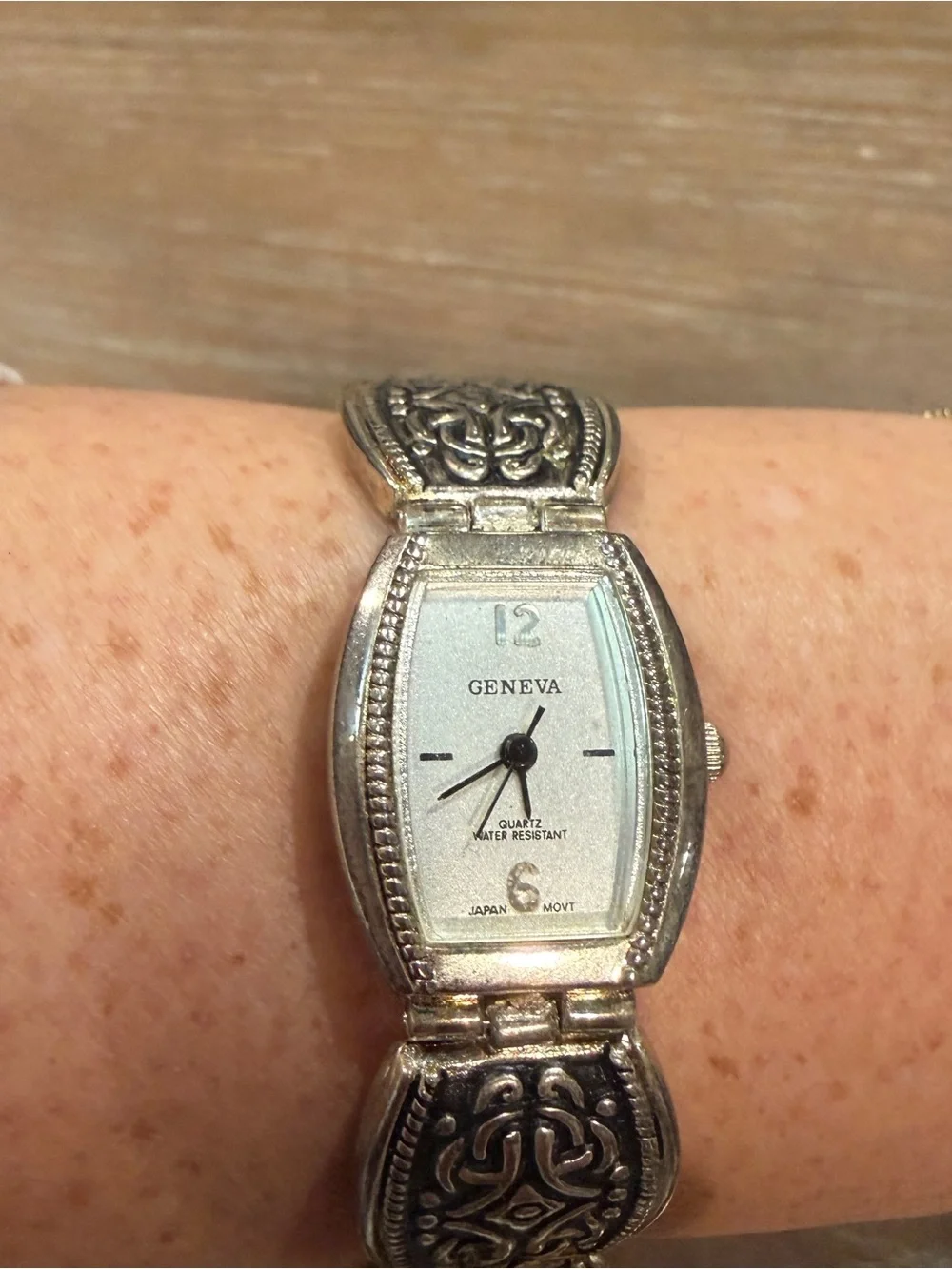 Vintage Geneva stainless steel back waterproof silver tone bracelet watch