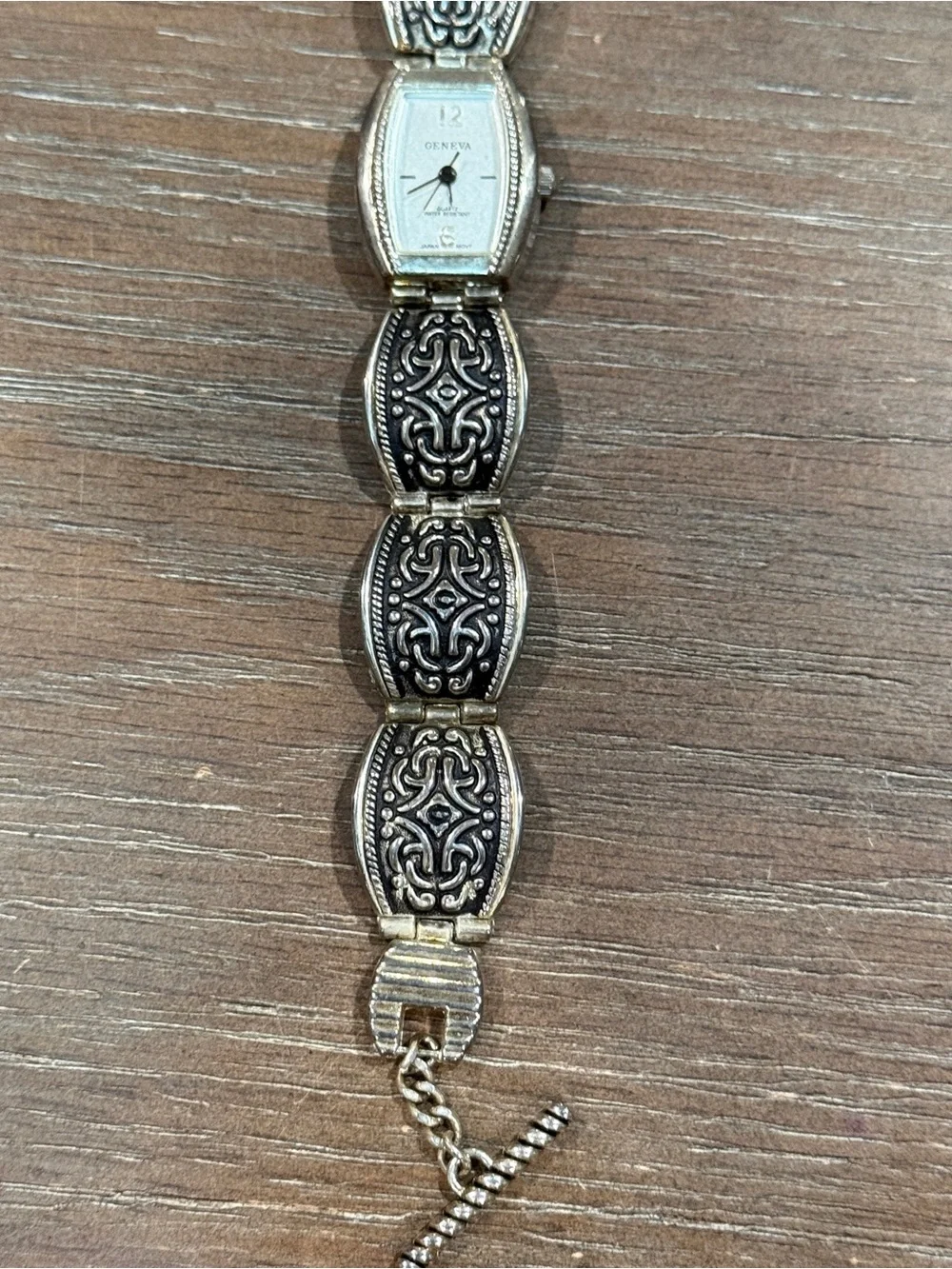 Vintage Geneva stainless steel back waterproof silver tone bracelet watch