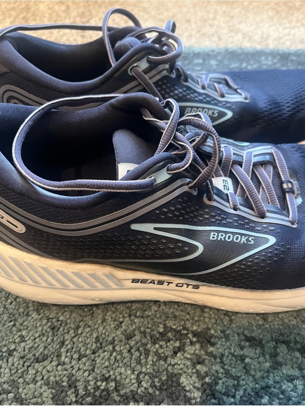 Brooks Beast Navy and White Men's Running Shoes Size 12