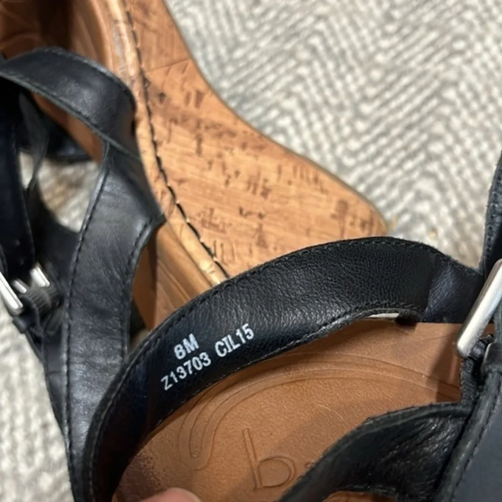 BOC Born Concept black leather strap wedge sandals women’s size 8‎