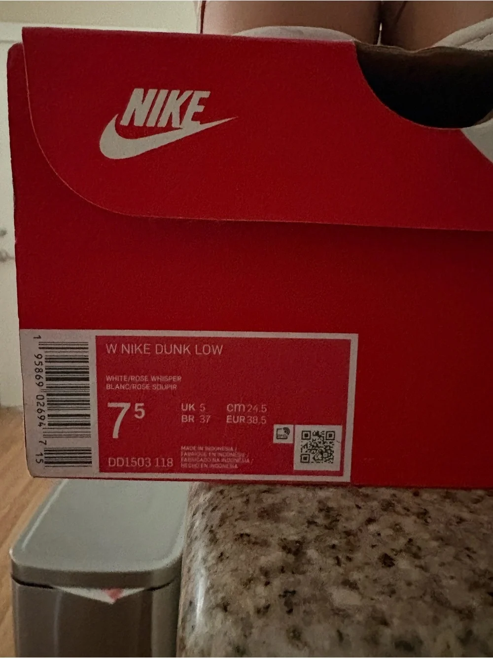Nike dunks shoe