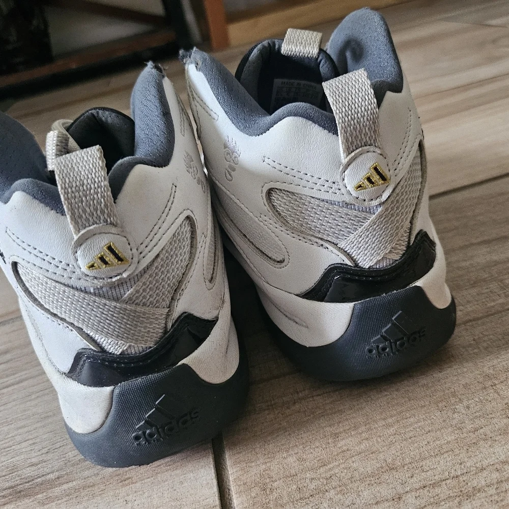 Adidas Kids White and Black  CRAZY 8 Kobe Bryant Sneaker size 6.5