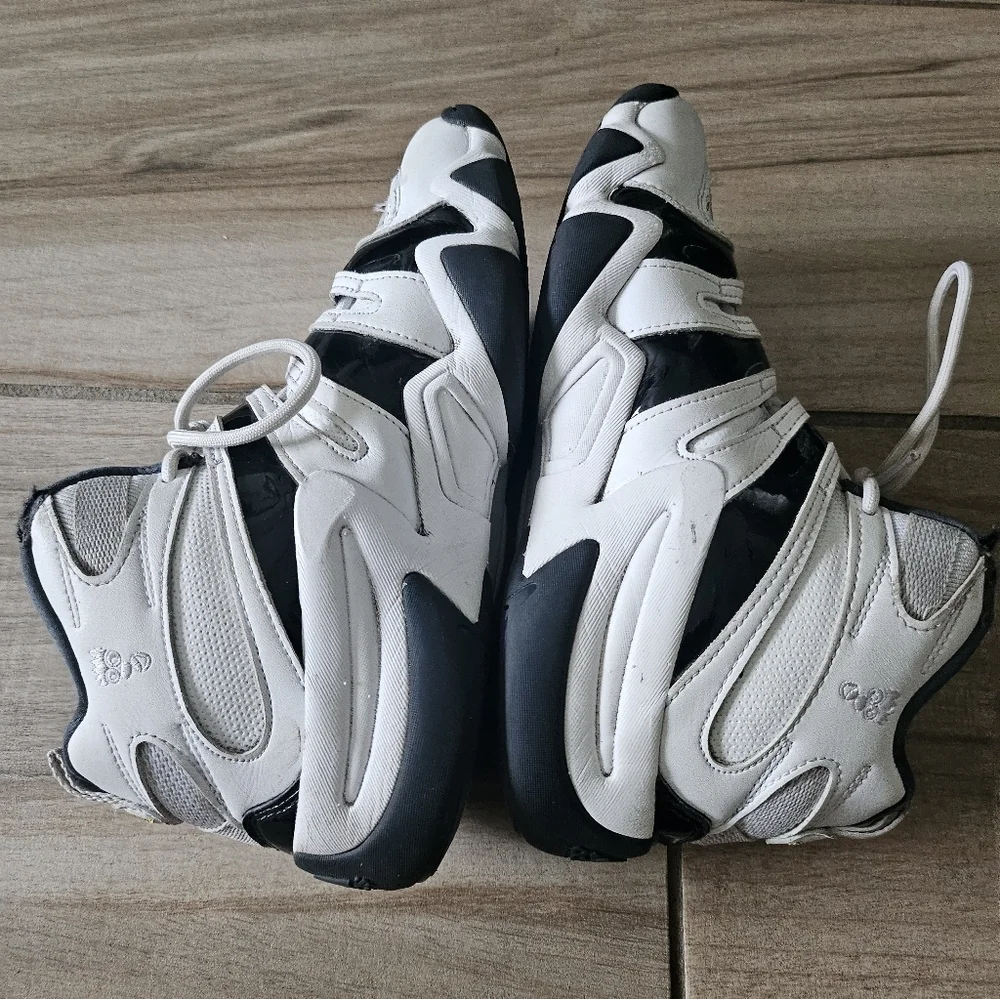 Adidas Kids White and Black  CRAZY 8 Kobe Bryant Sneaker size 6.5