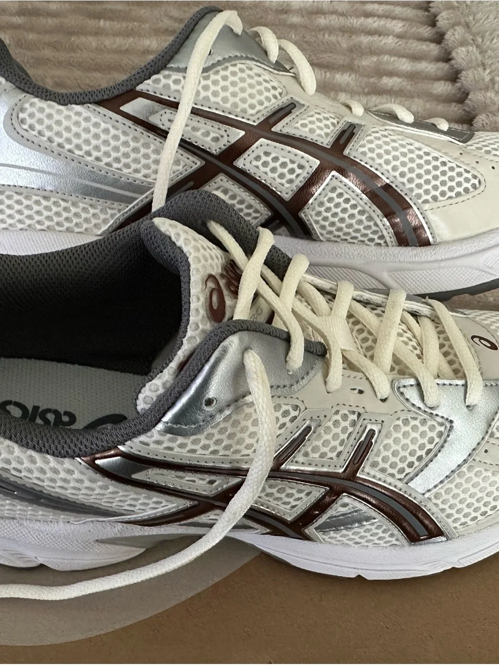 Asics design versatile support