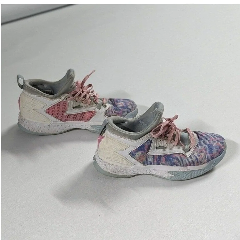 adidas Originals use sneakers