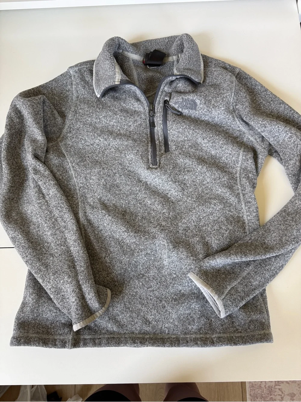 The North Face Men's Gray Half-Zip Fleece Pullover