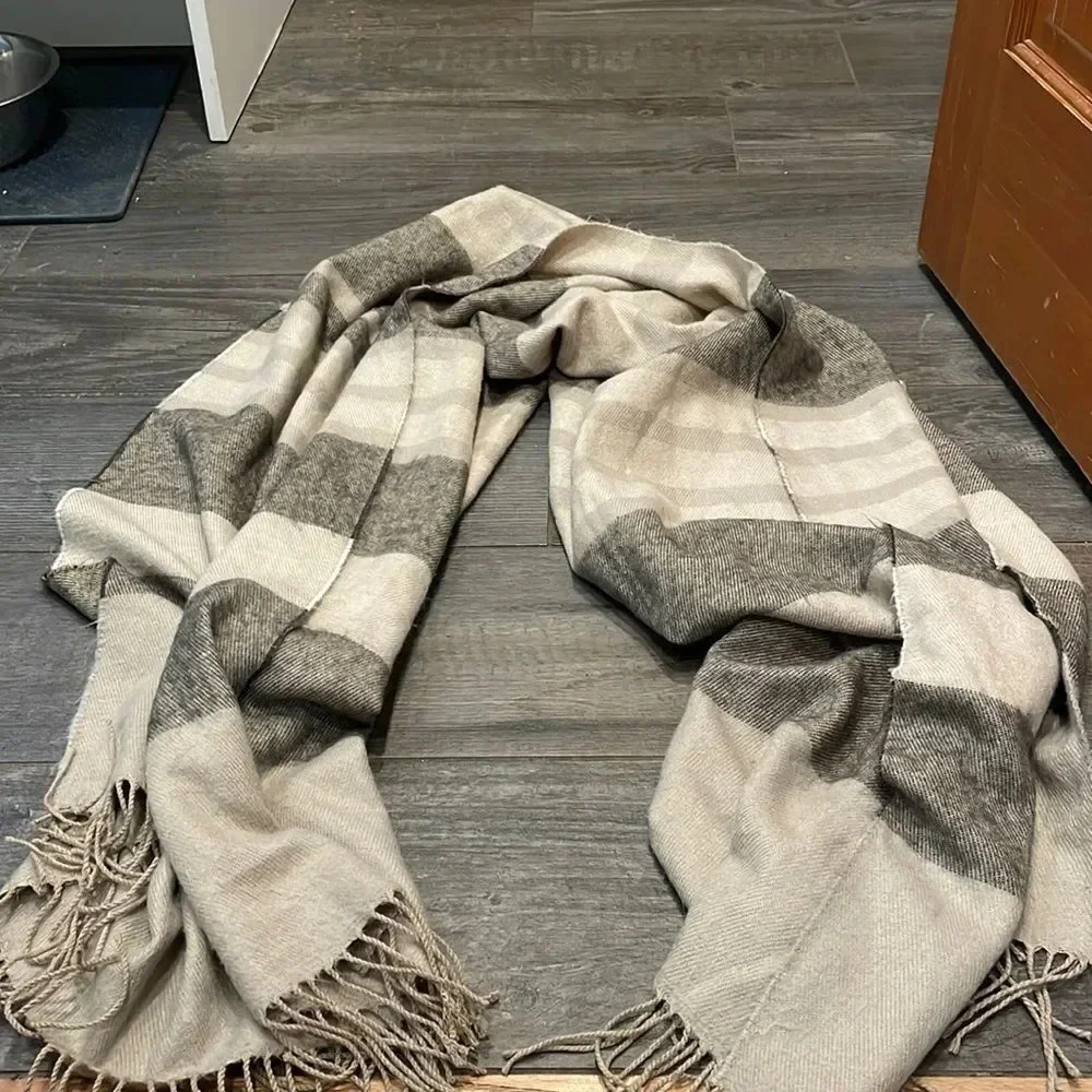 Collectioneighteen cream and gray striped woman’s scarf