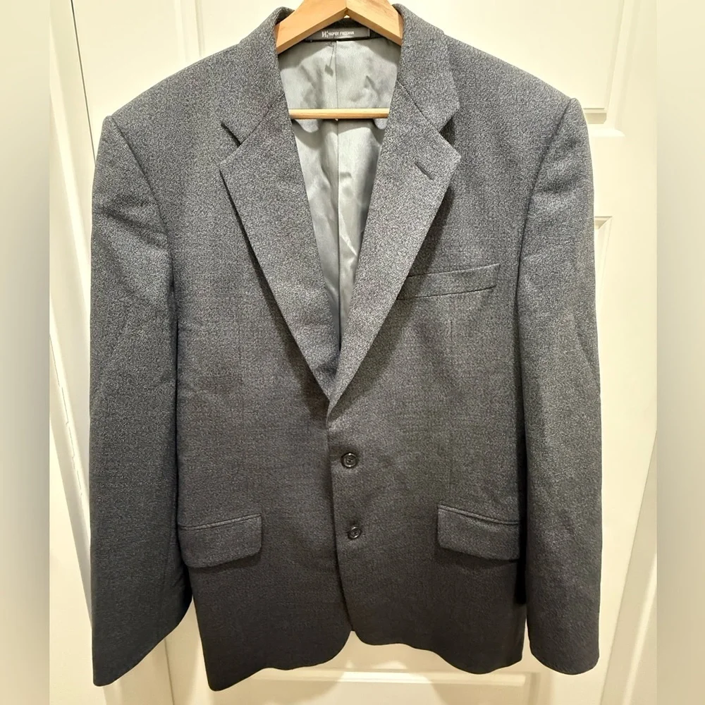 Hickey Freeman. Men’s Sportscoat. Gray Speckled Nailhead. Size 42R.