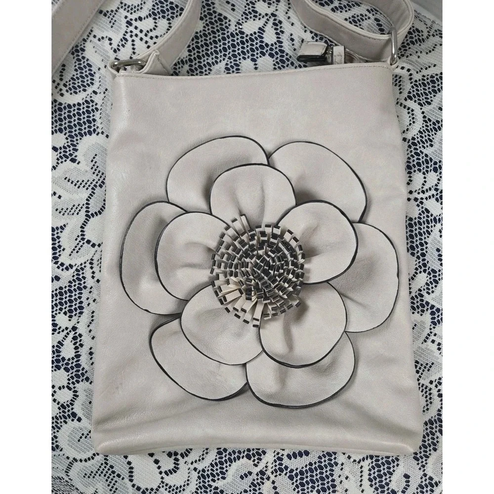 Boutique to you boutique crossbody