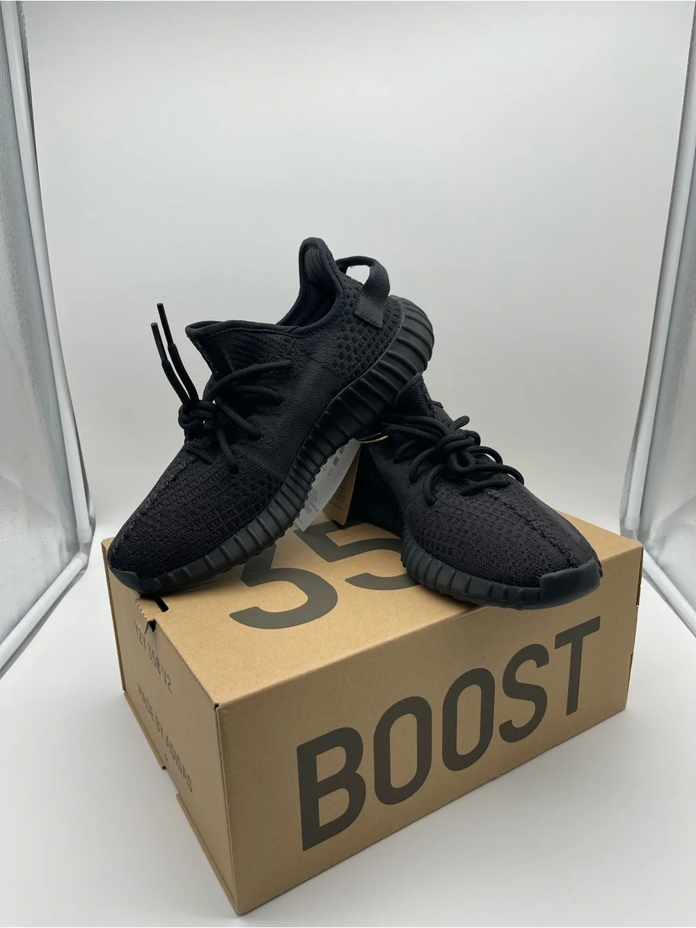 Adidas Yeezy Boost 350 V2 Onyx Sz 8.5 New w/ Tags