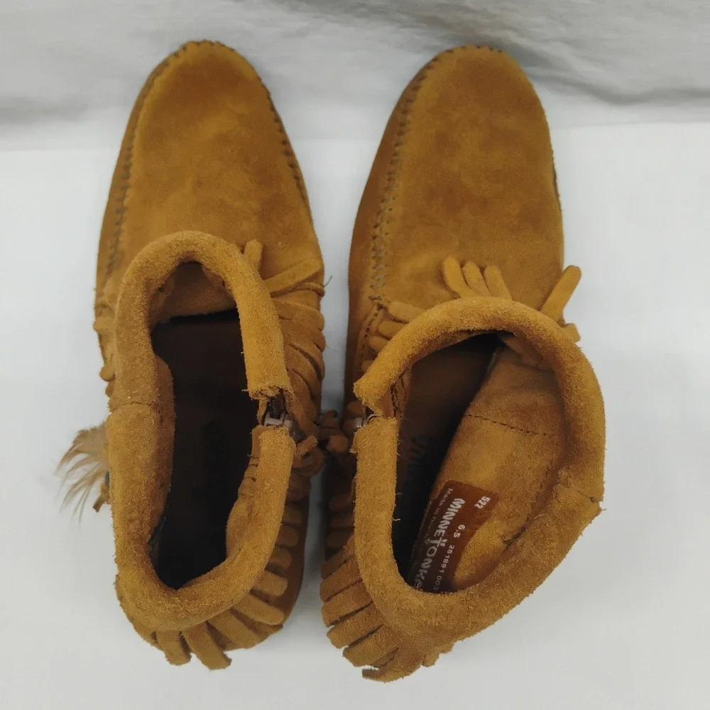 Minnetonka 6.5 Concho Ankle Boots Fringe Native Moccasins Boho Western Bead Boot