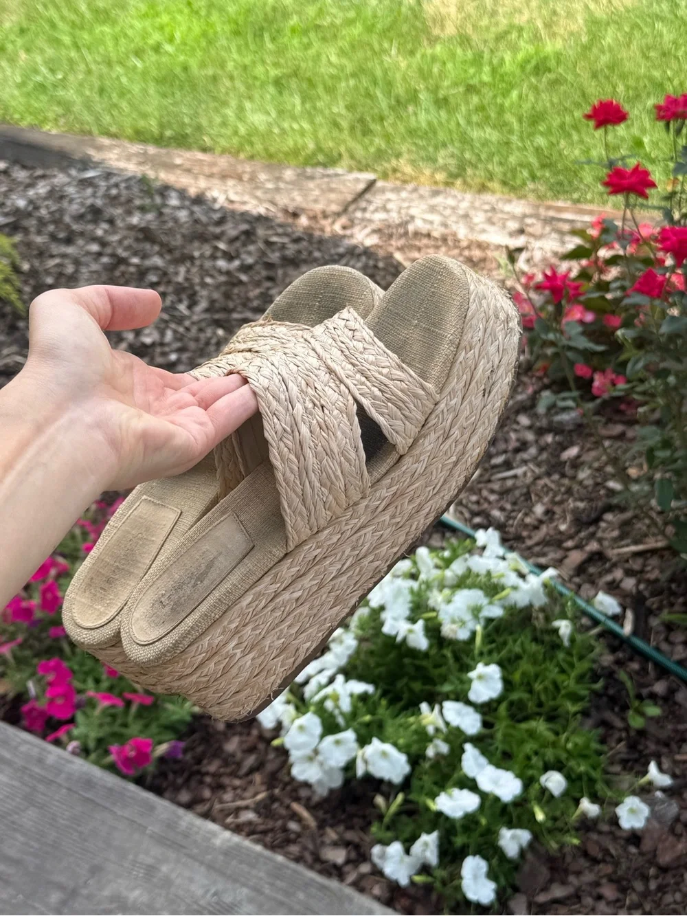 $375 Larroude 8.5 Raffia platform Beige Woven Slide Sandals
