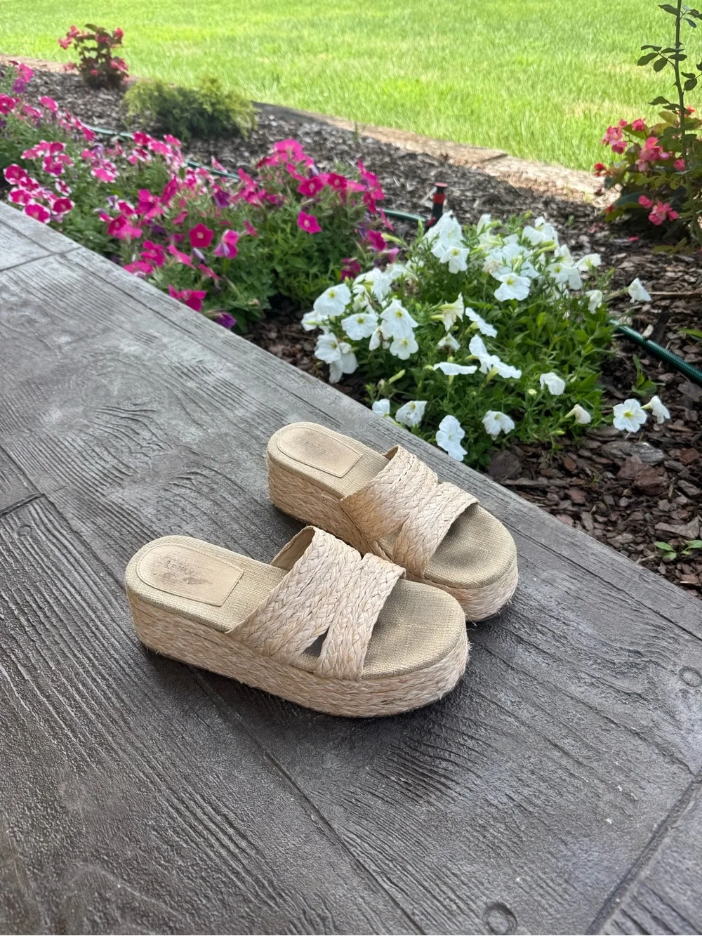 $375 Larroude 8.5 Raffia platform Beige Woven Slide Sandals