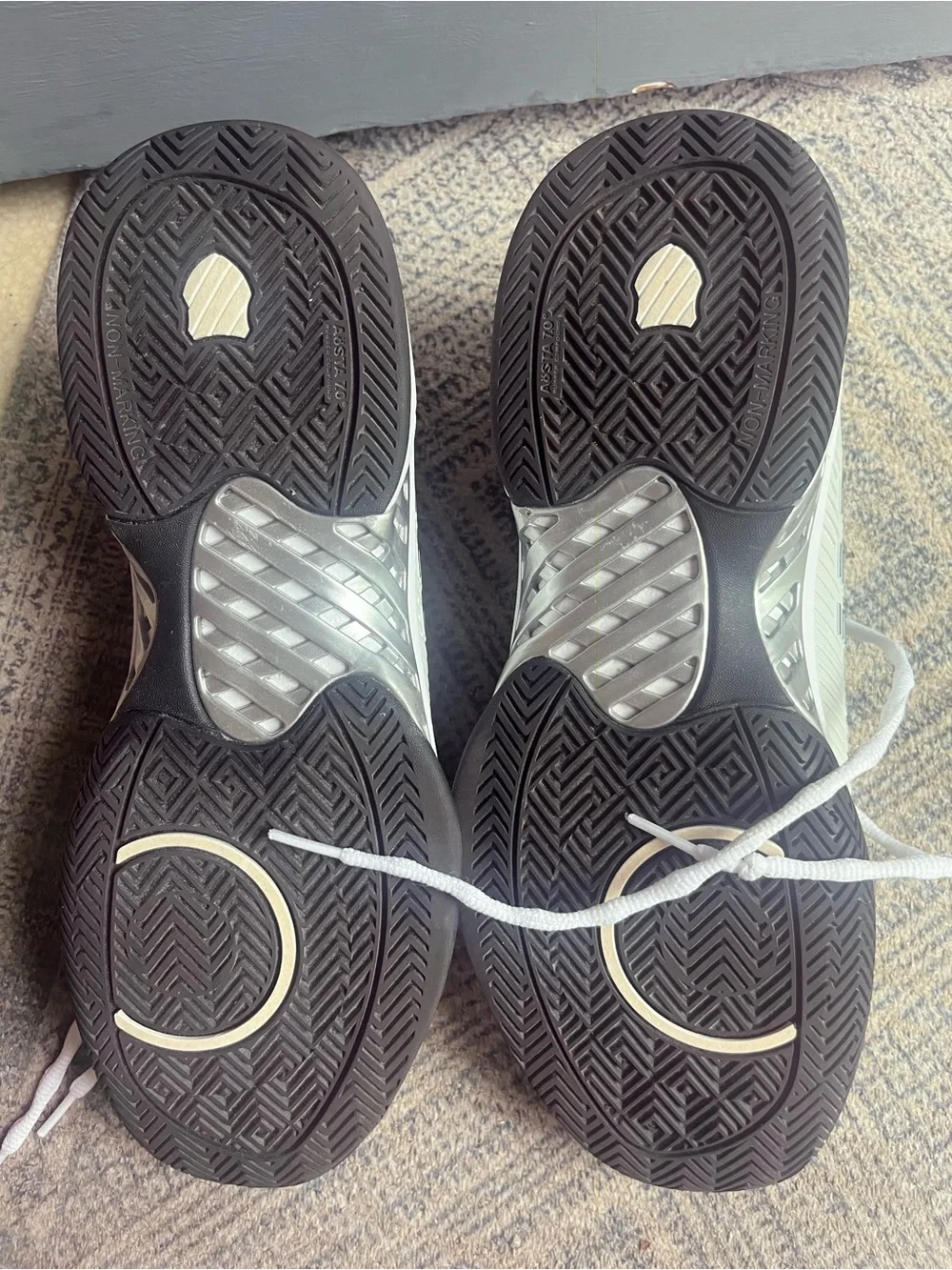K-Swiss basically nwot