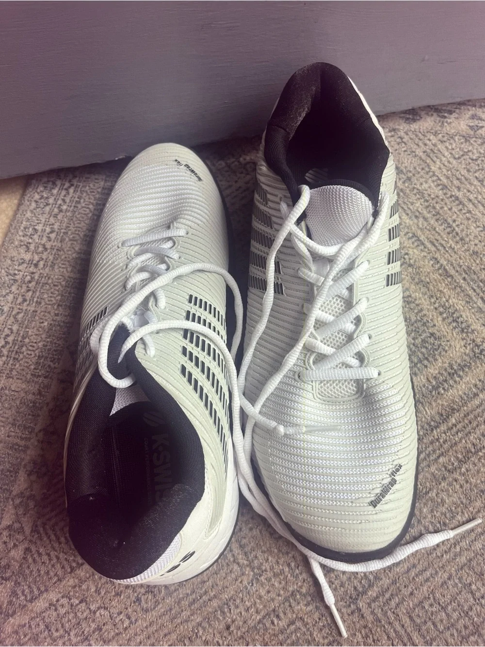 K-Swiss basically nwot