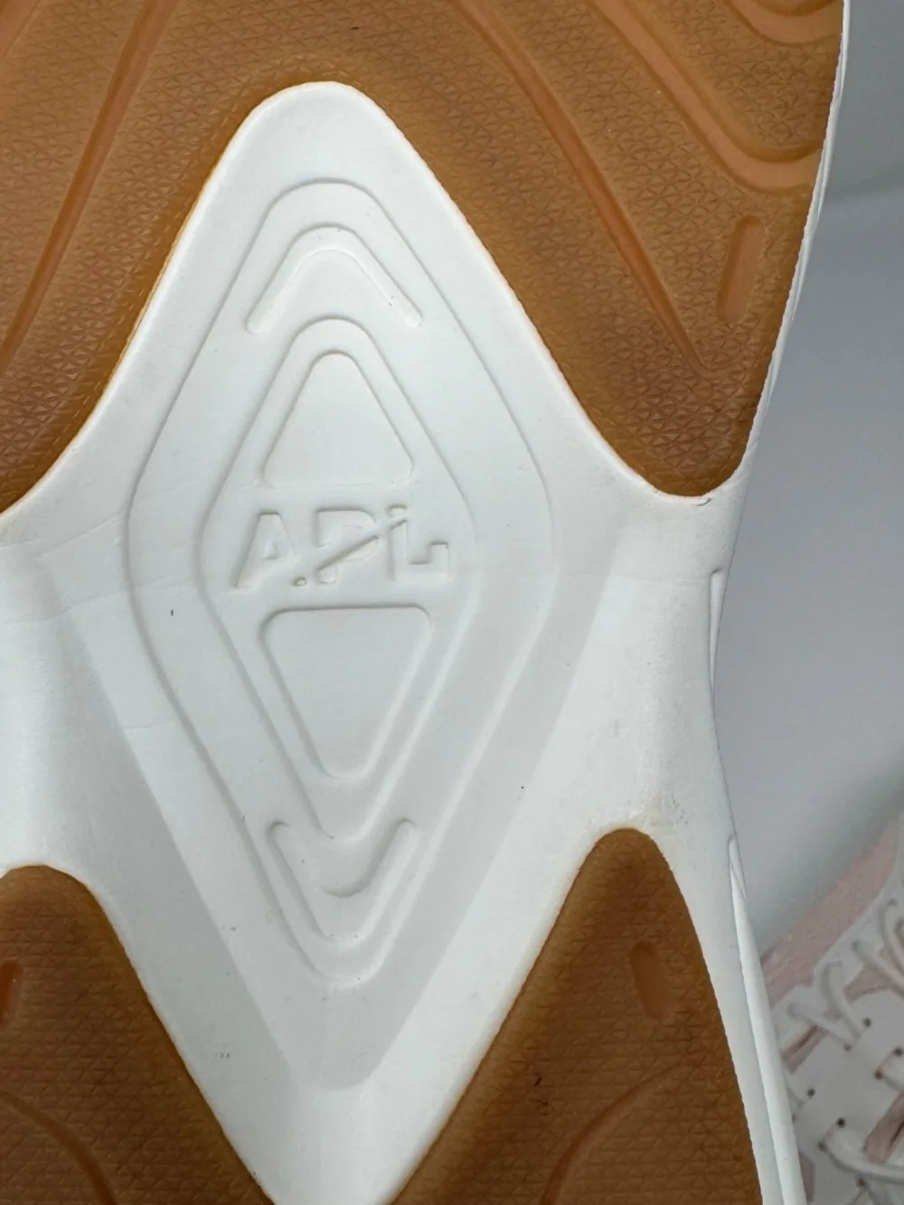 APL Athletic Propulsion Labs Women's Streamline Running Shoes Creme Ivory Light