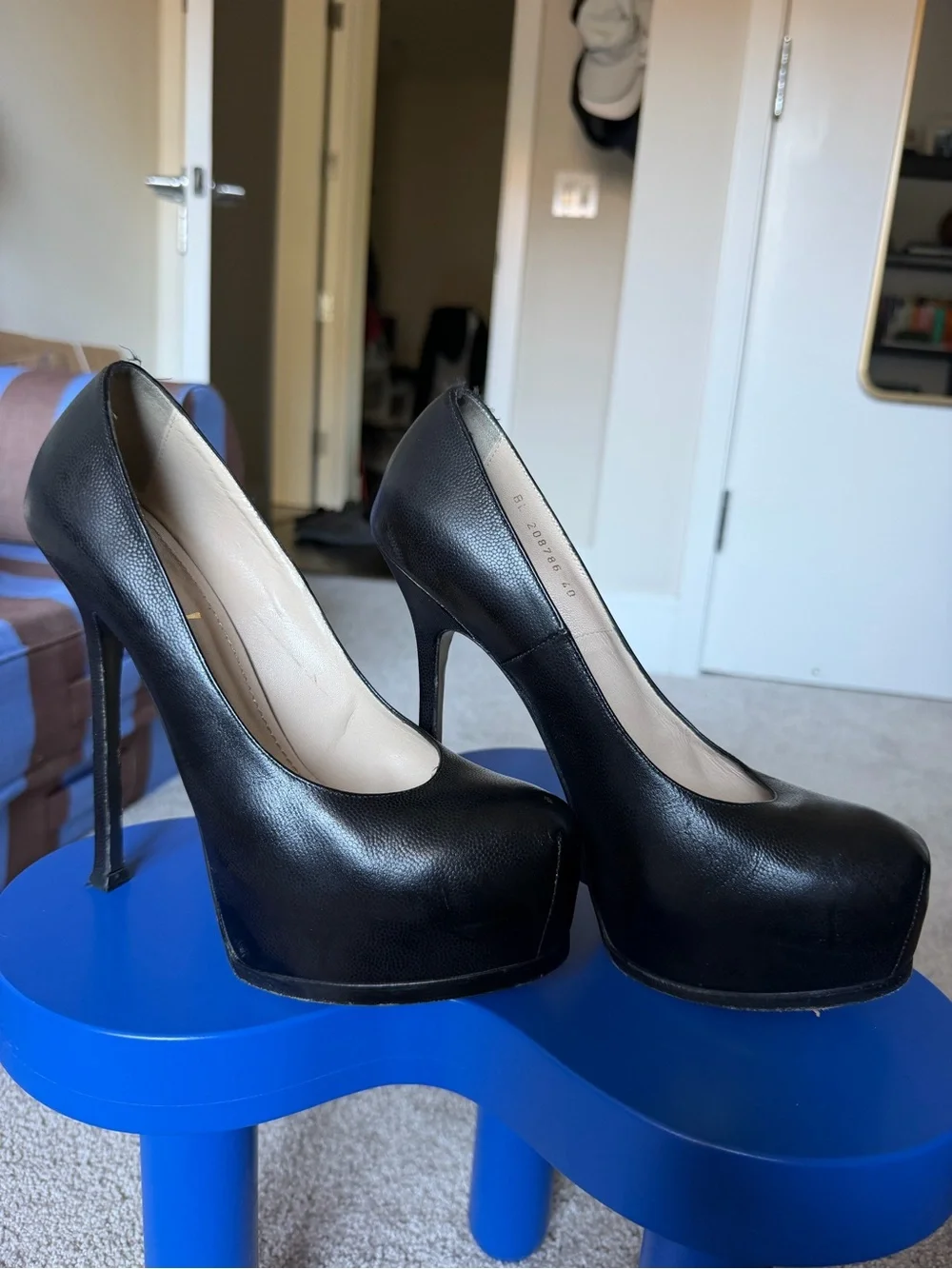Yves Saint Laurent Black Leather Platform Pumps