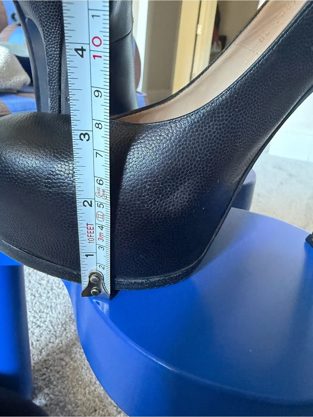 Yves Saint Laurent Black Leather Platform Pumps