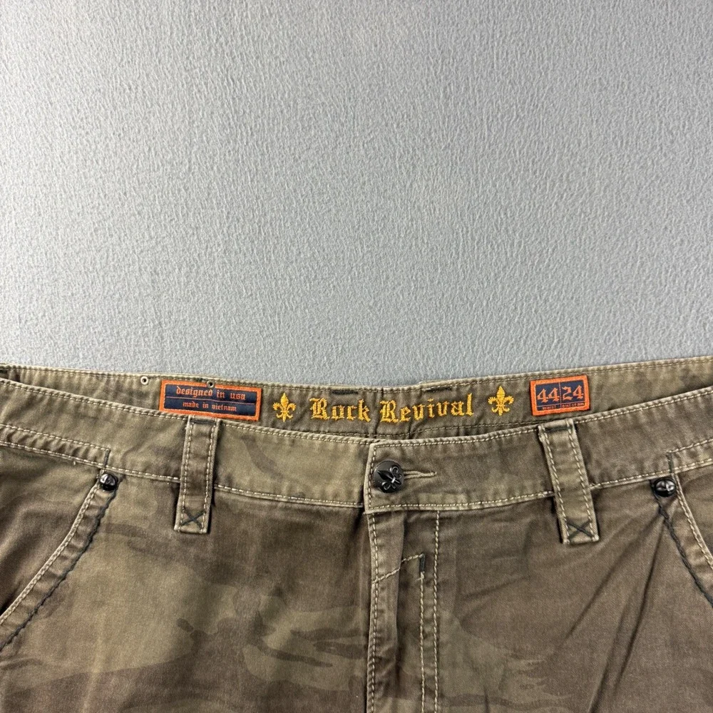 Rock Revival Cargo Shorts Men's 44 (Fits 48) Camo American Flag Streetwear Y2K