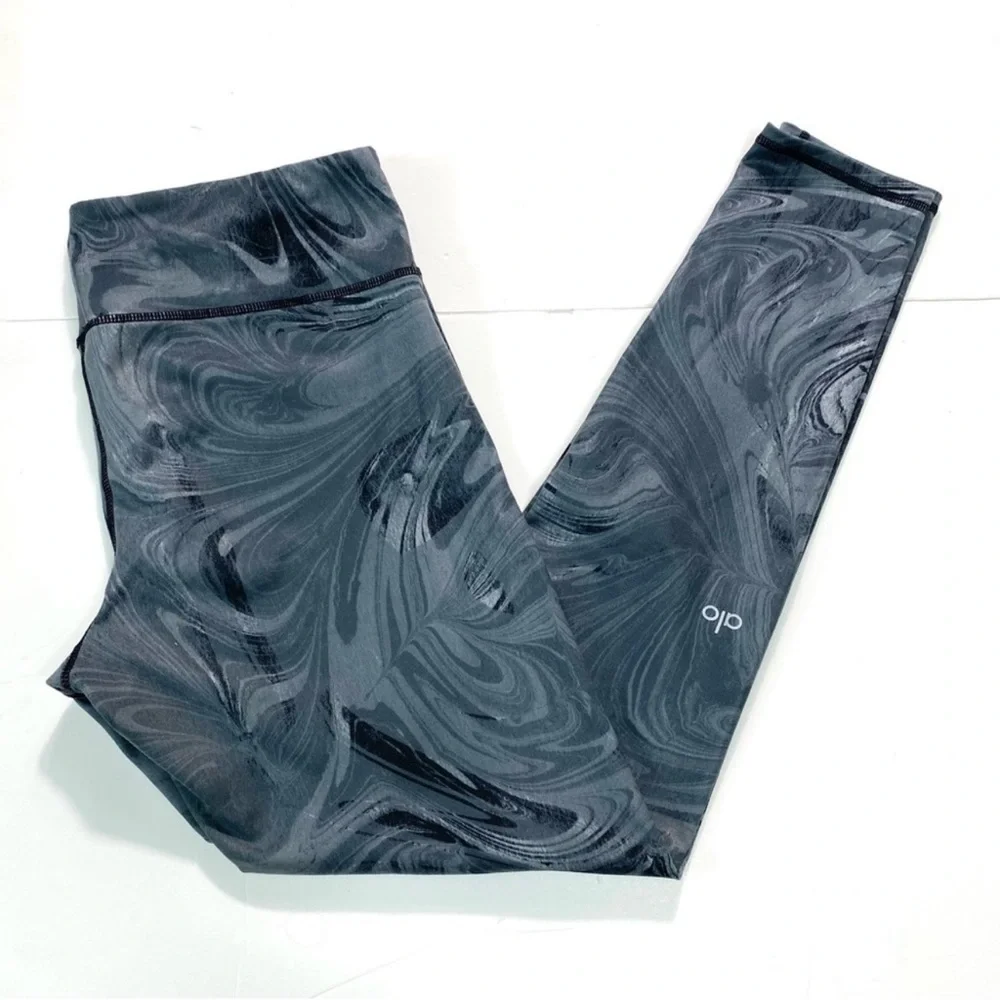 Alo Yoga Airbrush Full Length Legging in Marble Gray Size L