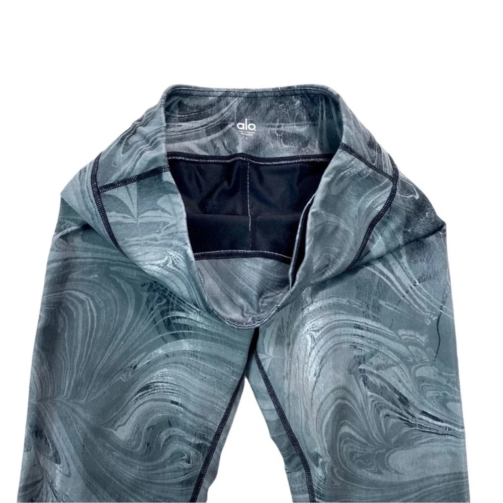 Alo Yoga Airbrush Full Length Legging in Marble Gray Size L