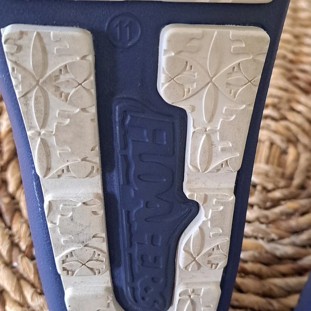 FLOAFER gently soles