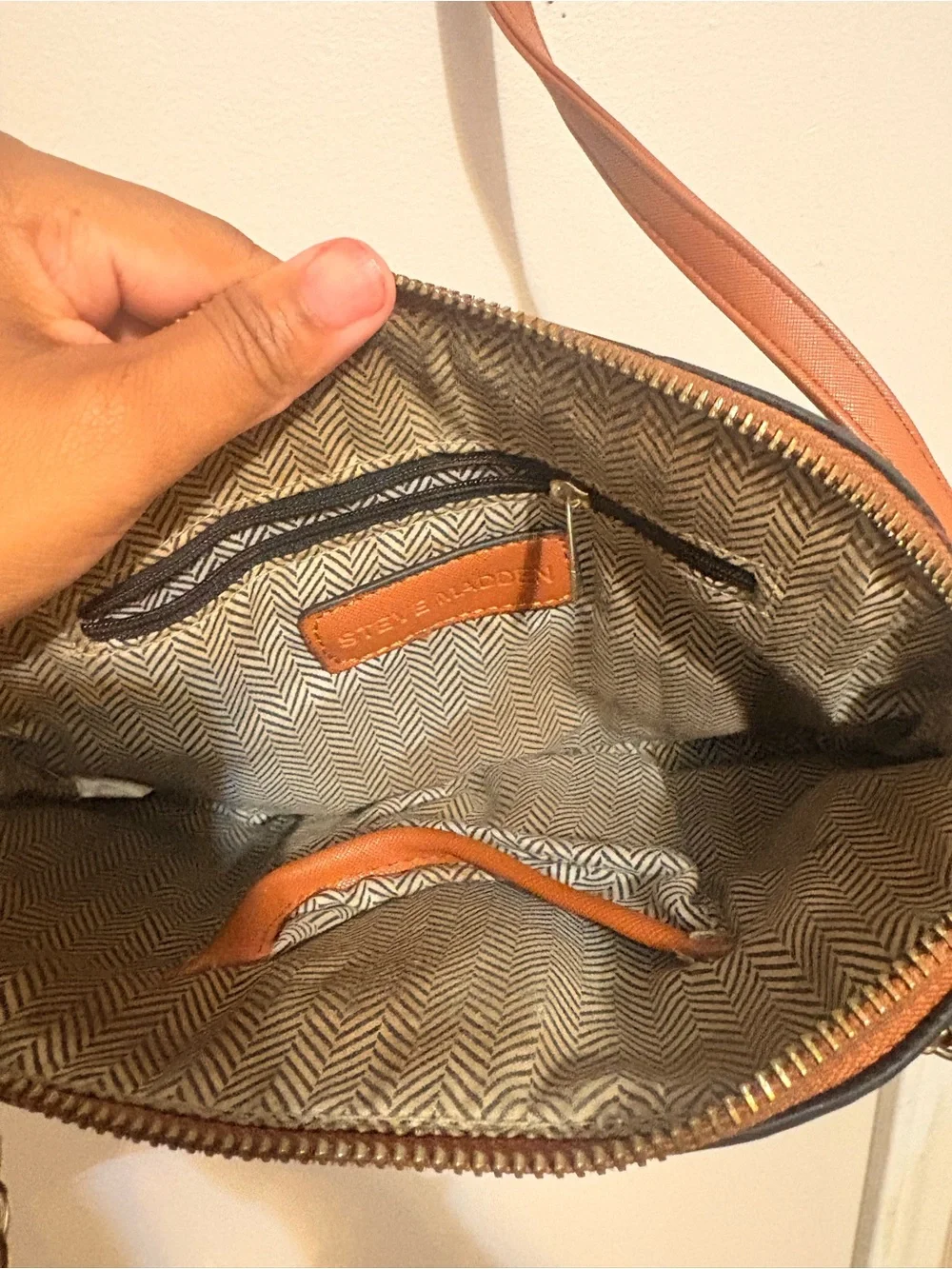 Steve Madden compact steve