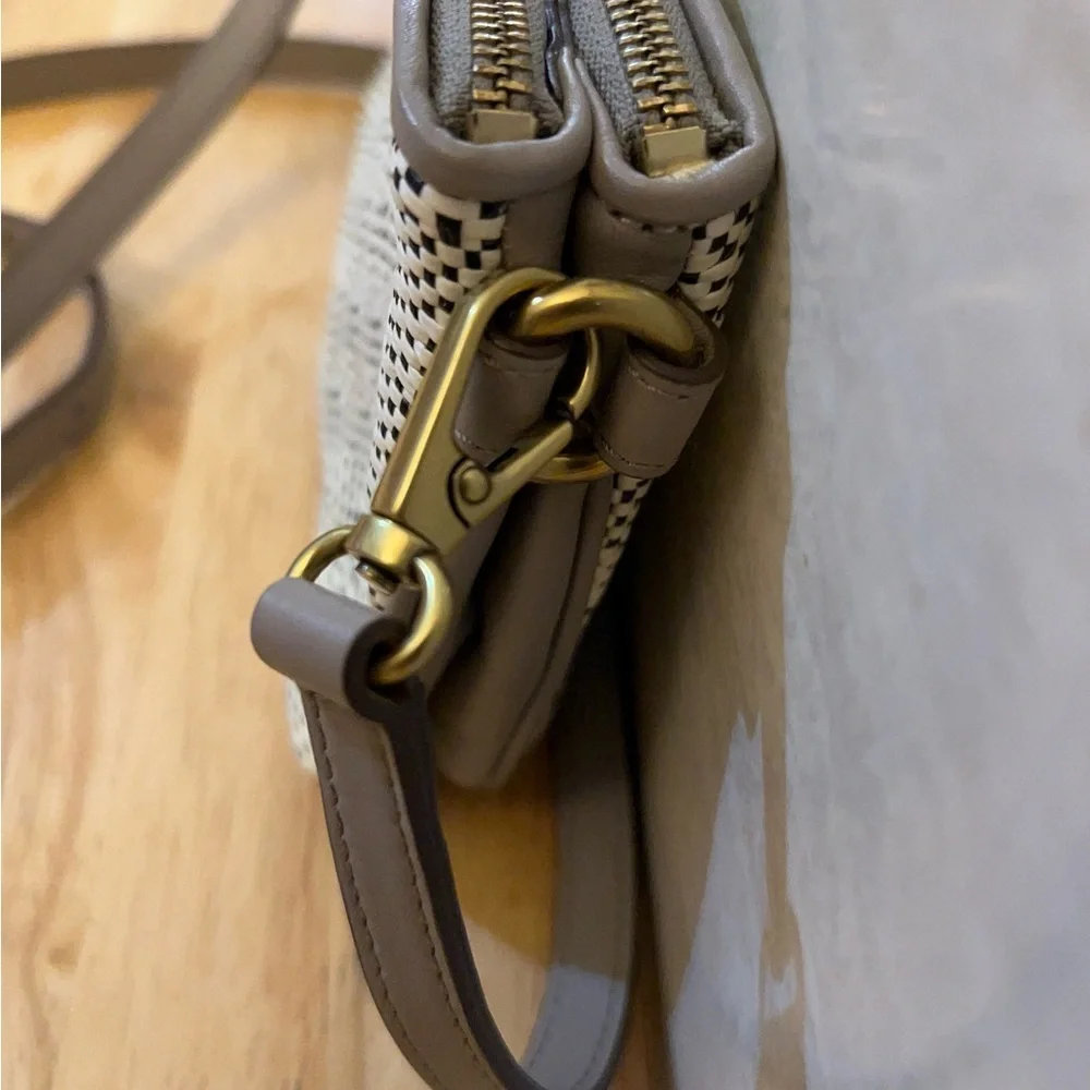 Fossil leather woven