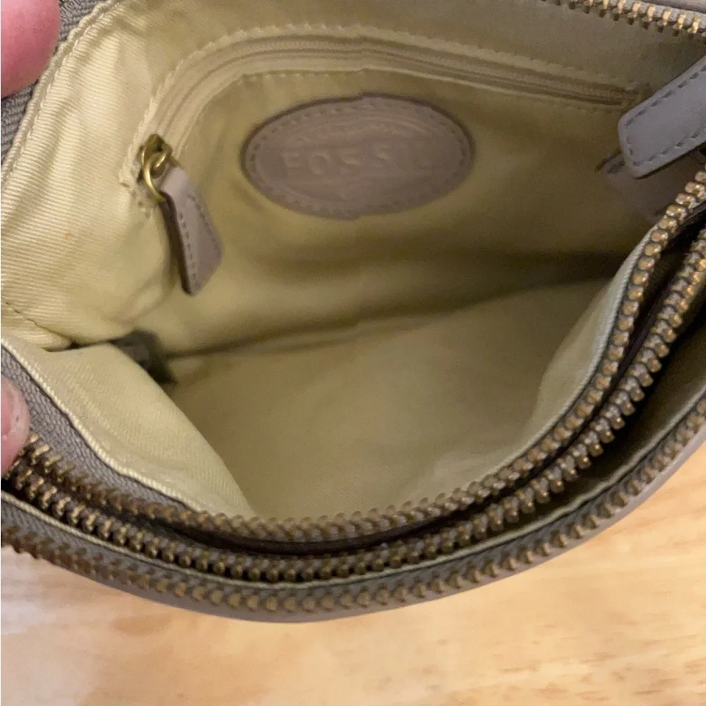 Fossil leather woven