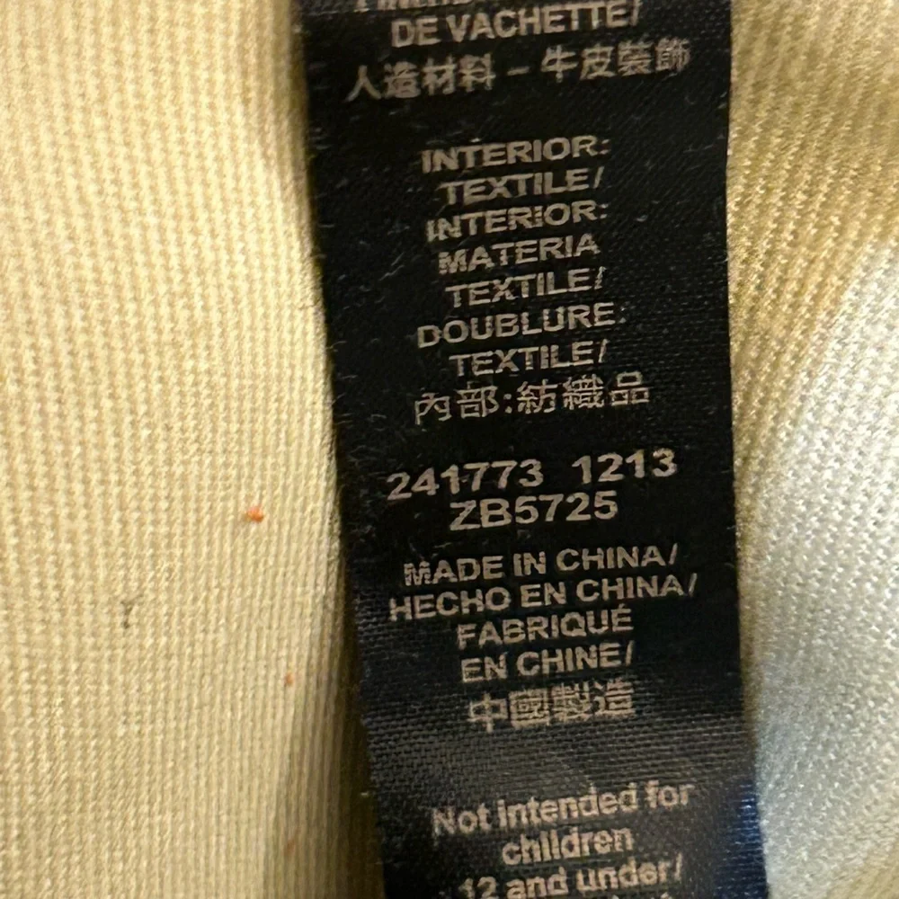 Fossil leather woven