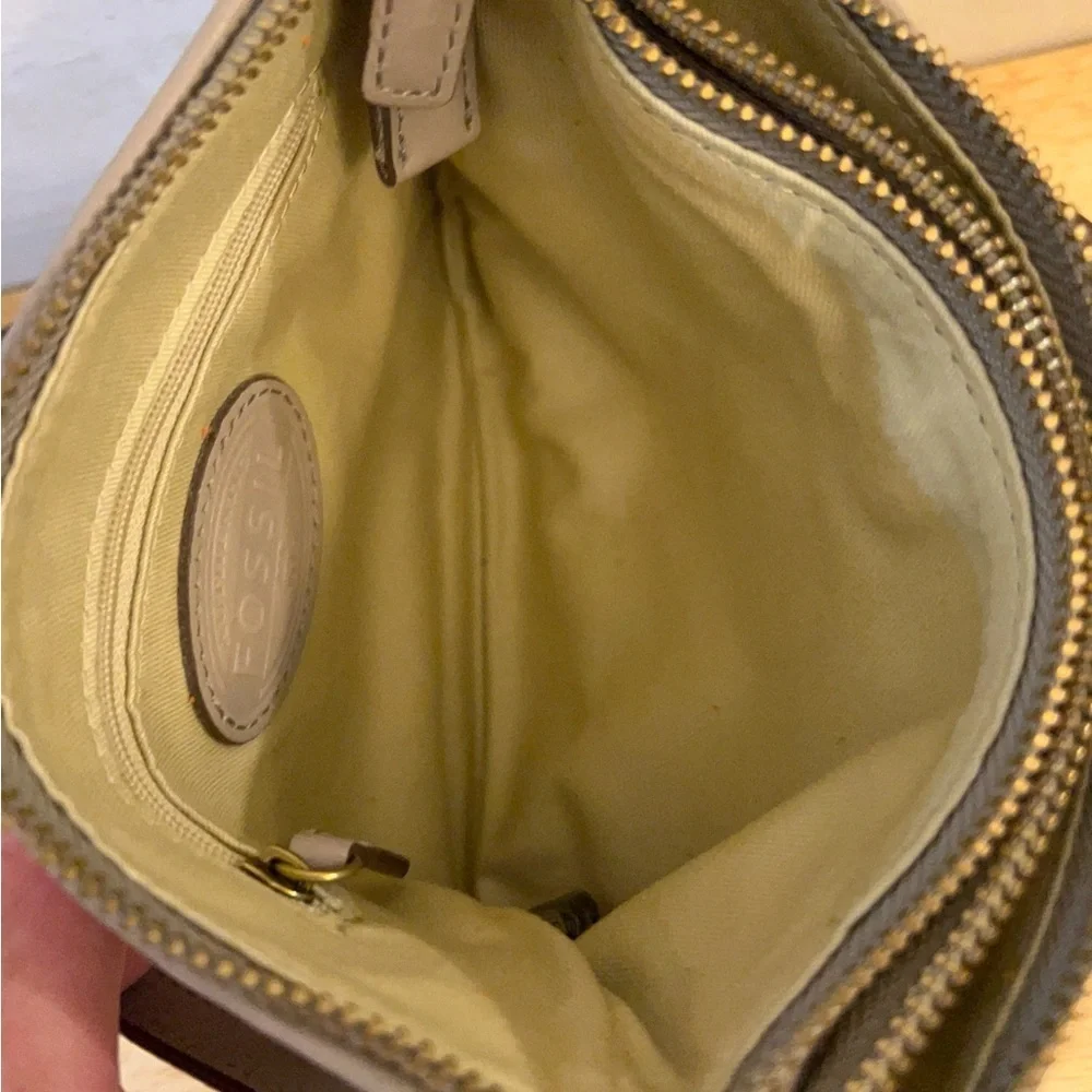 Fossil leather woven