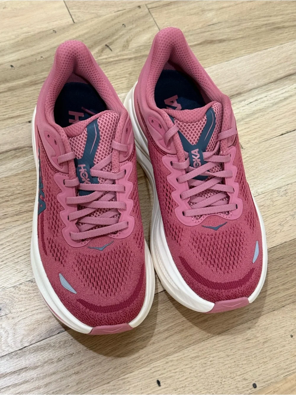 HOKA Bondi 9 Sneakers Lingonberry / Cranberry
