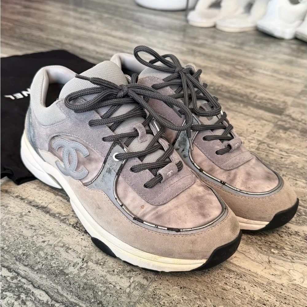 CHANEL Light Gray Suede CC Logo Sneakers