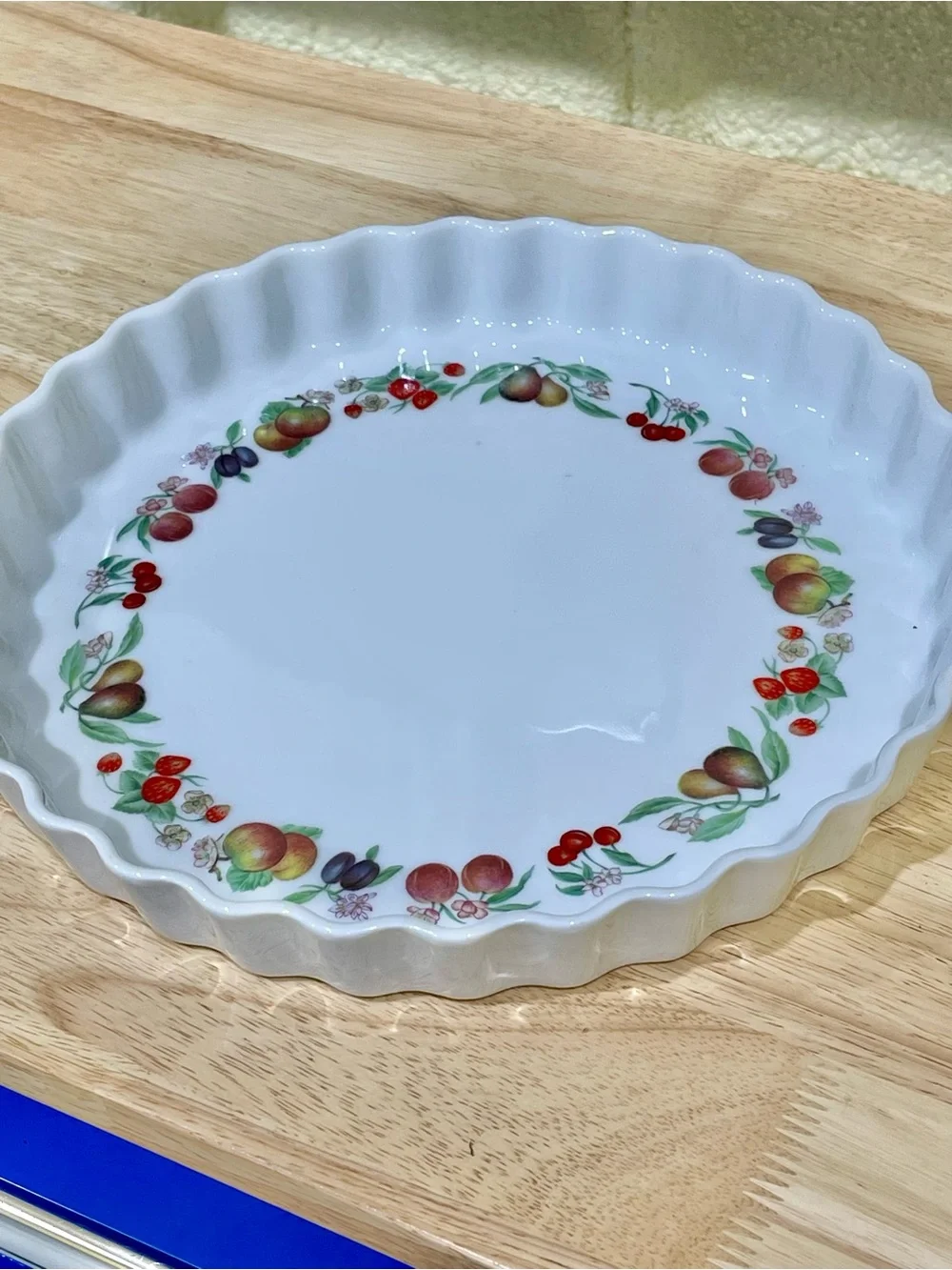 Pie/Tart Porcelaine du Reussy Porcelain Fluted Fruit Border Round Pie Dish 12 in