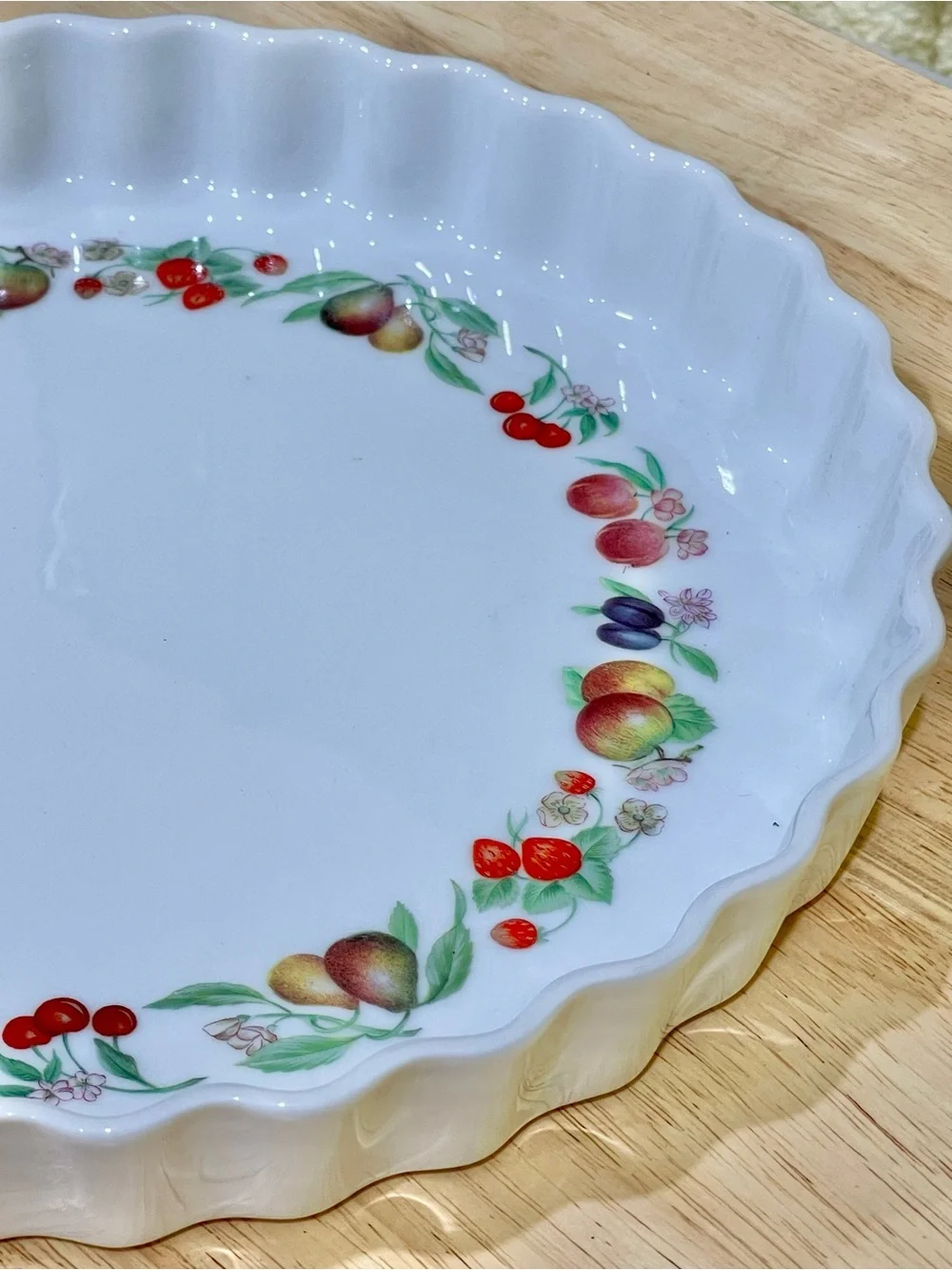 Pie/Tart Porcelaine du Reussy Porcelain Fluted Fruit Border Round Pie Dish 12 in