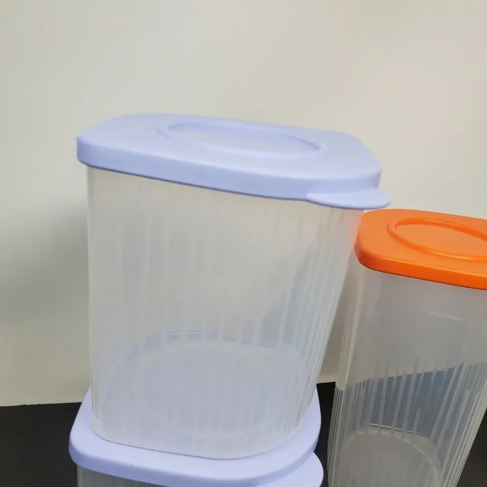 Tupperware Fresh N Cool lidded plastic containers Lot of 5 W/ Lids 2 Sizes