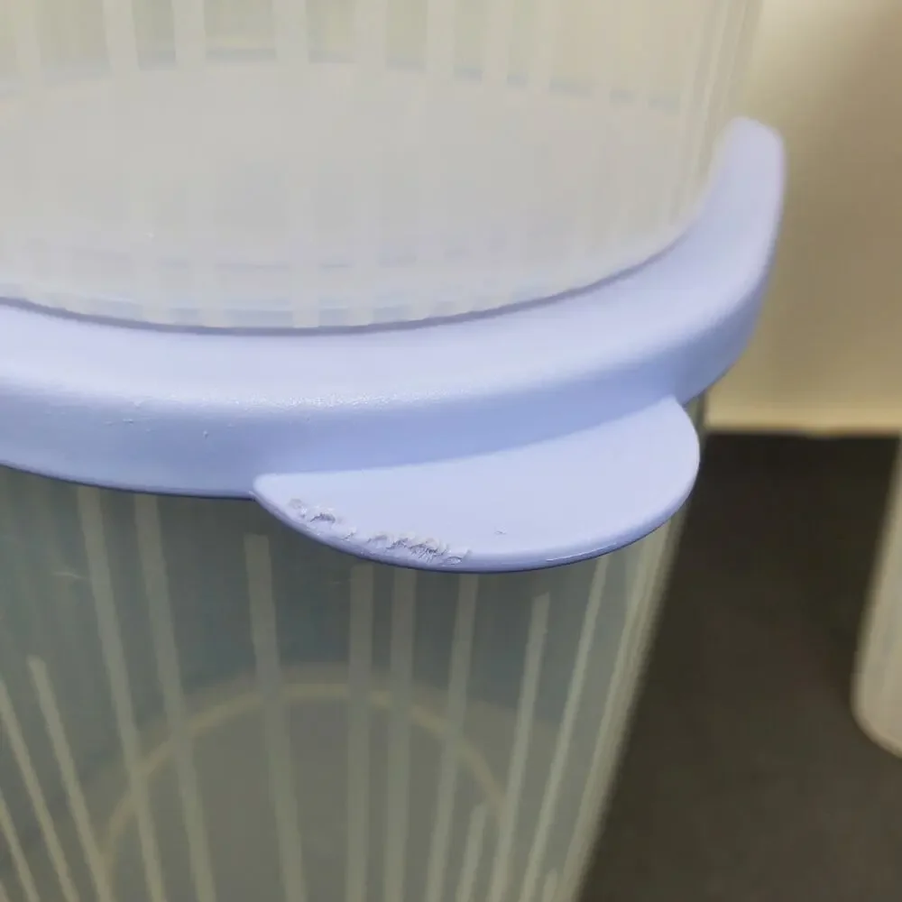 Tupperware Fresh N Cool lidded plastic containers Lot of 5 W/ Lids 2 Sizes