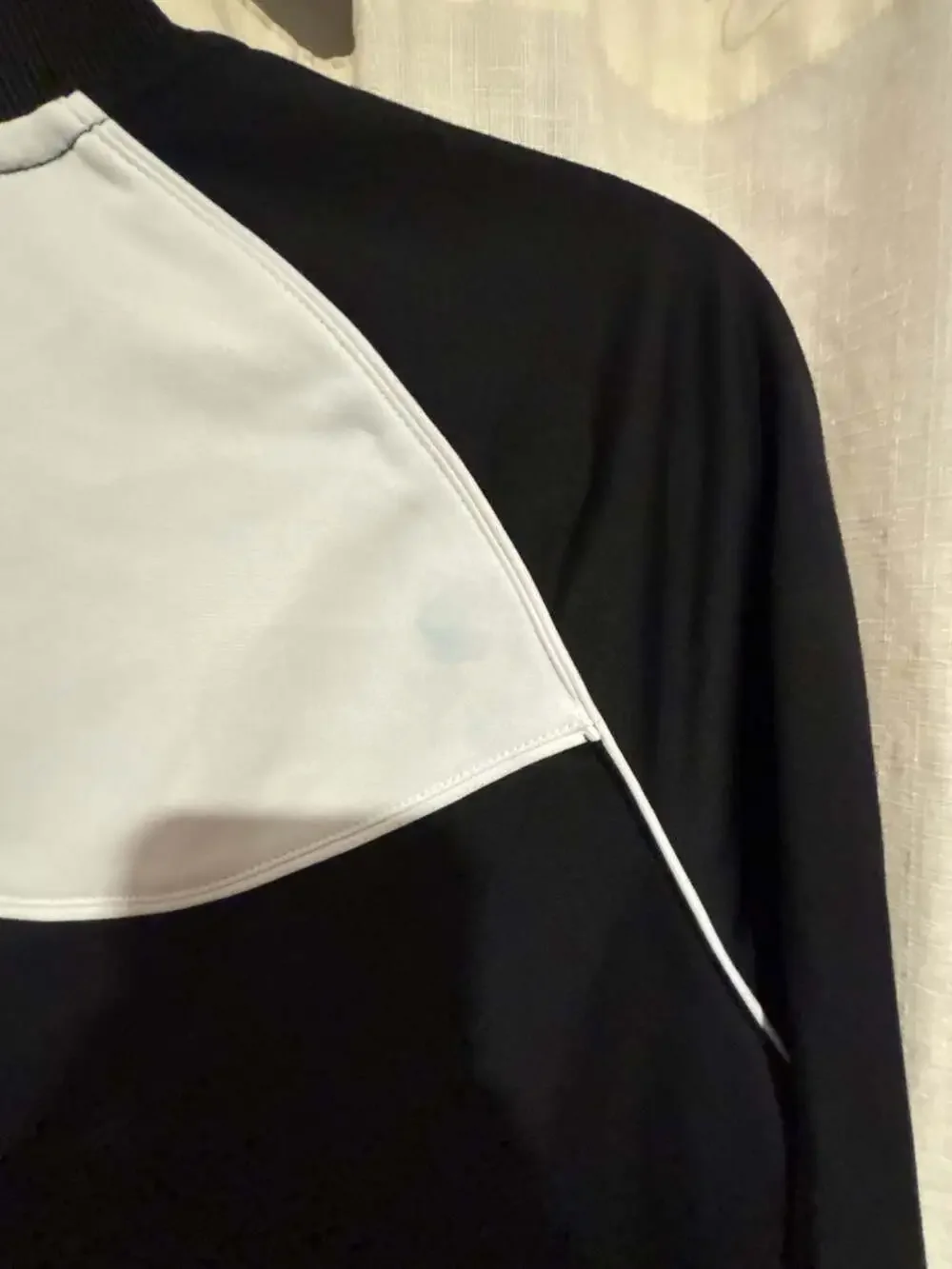 Nike jacket women chest