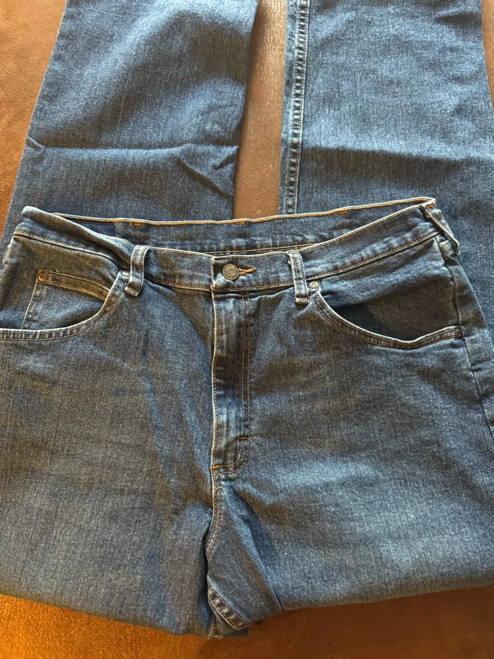 Wrangler Men's Relaxed Fit Blue Denim Jeans 34 x 32 Like New!