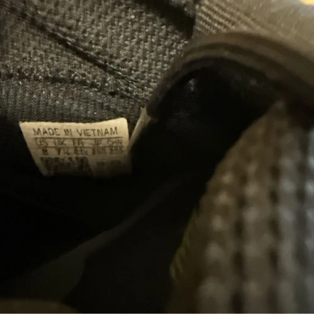 Adiidas style sneaker player