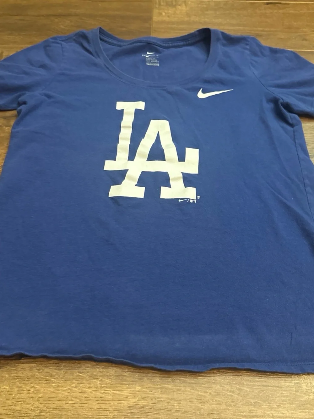 Nike  Women LA Logo T-Shirt in Royal Blue