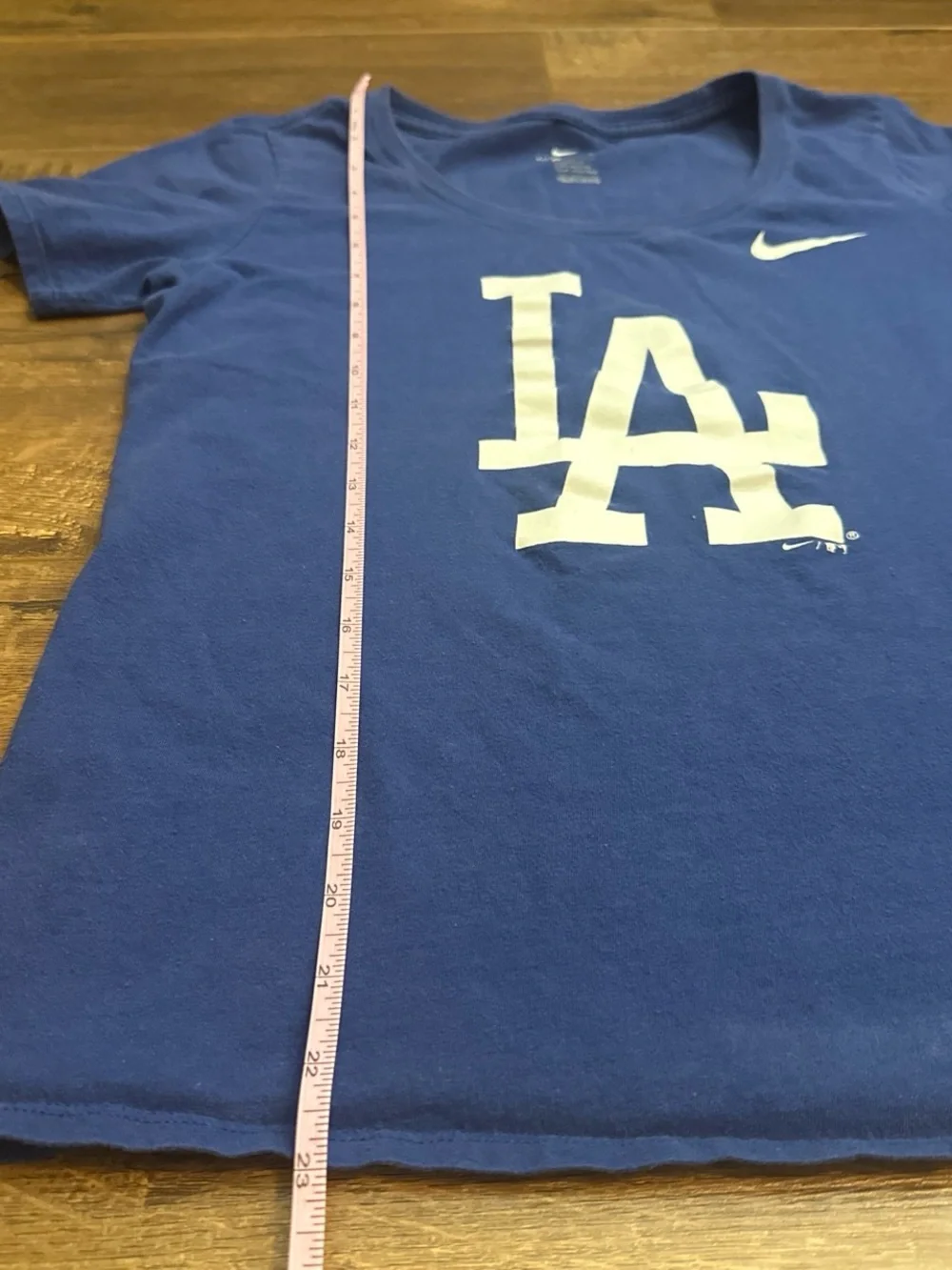 Nike  Women LA Logo T-Shirt in Royal Blue