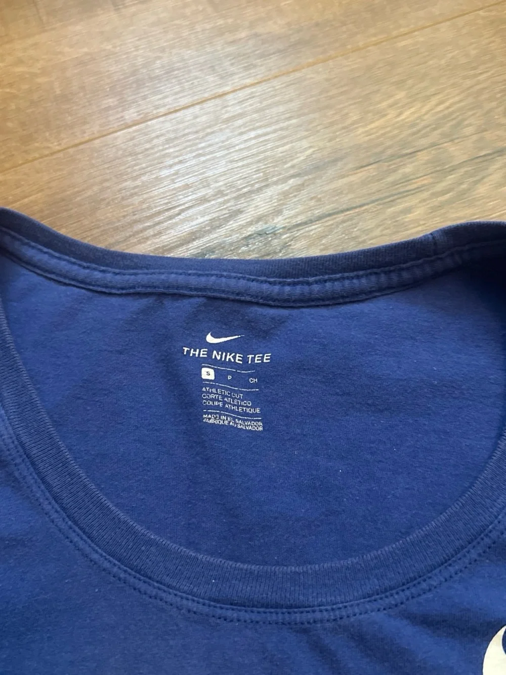 Nike  Women LA Logo T-Shirt in Royal Blue